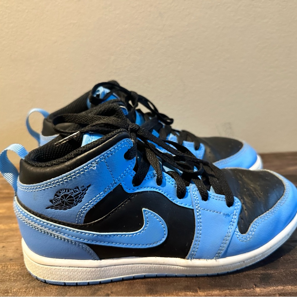 Boys Jordan shoes